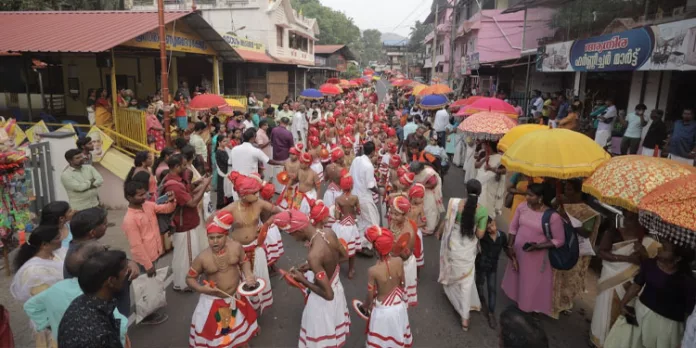 കോട്ടാങ്ങൽ പടയണി – മഹാ ഘോഷയാത്രയും വേലയും വിളക്കും നടന്നു കോട്ടാങ്ങൽ പടയണി – മഹാ ഘോഷയാത്രയും വേലയും വിളക്കും നടന്നു