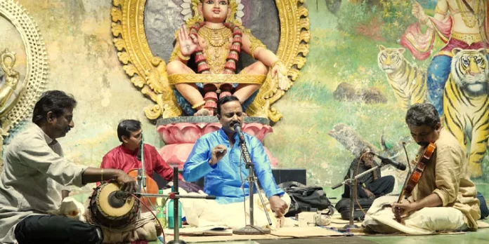 ശബരീ സന്നിധിയില് സംഗീതാര്ച്ചനയുമായി 13-ാം വര്ഷം ശബരീ സന്നിധിയില് സംഗീതാര്ച്ചനയുമായി 13-ാം വര്ഷം