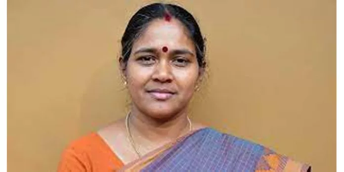 പെൺകുട്ടികൾ പറക്കട്ടെയെന്ന് പരസ്യം മാത്രം പോരാ’ ; ആദിത്യയുടെ വേദന പങ്കുവെച്ച് ശോഭ സുരേന്ദ്രൻ പെൺകുട്ടികൾ പറക്കട്ടെയെന്ന് പരസ്യം മാത്രം പോരാ’ ; ആദിത്യയുടെ വേദന പങ്കുവെച്ച് ശോഭ സുരേന്ദ്രൻ
