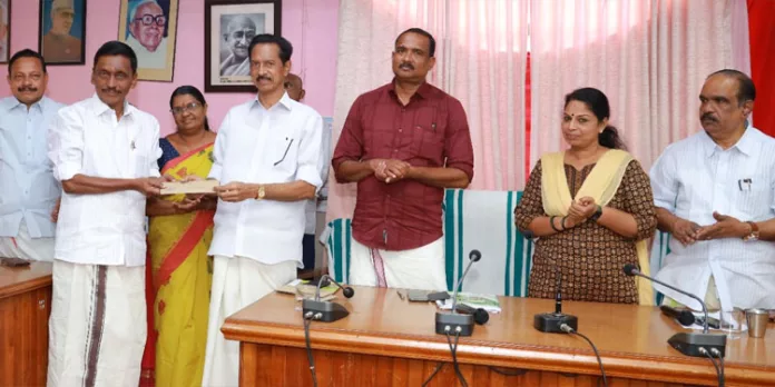 ജില്ലയില് ക്ഷീരോത്പാദനം വര്ധിപ്പിക്കണം : ജില്ലാ പഞ്ചായത്ത് പ്രസിഡന്റ് ജില്ലയില് ക്ഷീരോത്പാദനം വര്ധിപ്പിക്കണം : ജില്ലാ പഞ്ചായത്ത് പ്രസിഡന്റ്