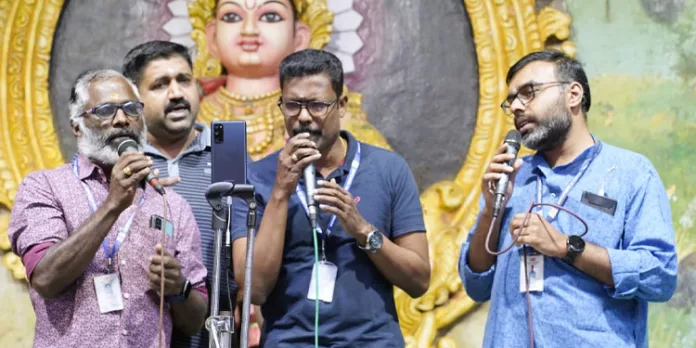 ചികിത്സ മാത്രമല്ല ഈ നാല്വര് സംഘത്തിന് പാട്ടും വഴങ്ങും ; പതിവ് തെറ്റിക്കാതെ ഭക്തിഗാനാര്ച്ചനയുമായി ഡോക്ടര്മാര് ചികിത്സ മാത്രമല്ല ഈ നാല്വര് സംഘത്തിന് പാട്ടും വഴങ്ങും ; പതിവ് തെറ്റിക്കാതെ ഭക്തിഗാനാര്ച്ചനയുമായി ഡോക്ടര്മാര്