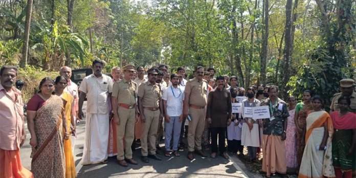 കാട്ടുതീ പ്രതിരോധ ബോധവത്കരണ സദസും ഗ്രഹ സന്ദർശന പദയാത്രയും നടത്തി കാട്ടുതീ പ്രതിരോധ ബോധവത്കരണ സദസും ഗ്രഹ സന്ദർശന പദയാത്രയും നടത്തി