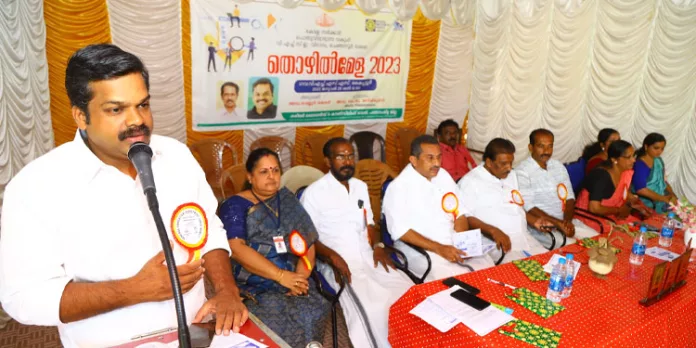 വിവിധ മേഖലകള് തിരിച്ച് സംഘടിപ്പിച്ച തൊഴില്മേള വിജയകരം : അഡ്വ. കെ.യു. ജനീഷ്കുമാര് എംഎല്എ വിവിധ മേഖലകള് തിരിച്ച് സംഘടിപ്പിച്ച തൊഴില്മേള വിജയകരം : അഡ്വ. കെ.യു. ജനീഷ്കുമാര് എംഎല്എ