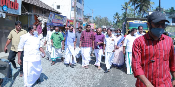 പുനലൂർ മൂവാറ്റുപുഴ റോഡ് ; കൂടൽ ജംഗ്ഷനിലെ പ്രവർത്തി അഡ്വ.കെ.യു ജനീഷ് കുമാർ എംഎൽഎ വിലയിരുത്തി പുനലൂർ മൂവാറ്റുപുഴ റോഡ് ; കൂടൽ ജംഗ്ഷനിലെ പ്രവർത്തി അഡ്വ.കെ.യു ജനീഷ് കുമാർ എംഎൽഎ വിലയിരുത്തി