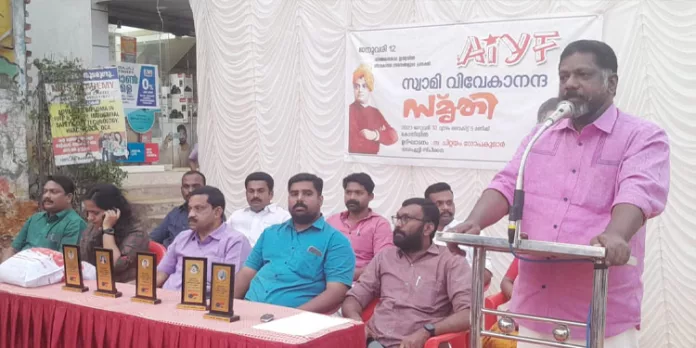 സ്വാമി വിവേകാനന്ദൻ ആധുനിക ഇന്ത്യയുടെ ശബ്ദവും ദർശനവും : ചിറ്റയം ഗോപകുമാർ സ്വാമി വിവേകാനന്ദൻ ആധുനിക ഇന്ത്യയുടെ ശബ്ദവും ദർശനവും : ചിറ്റയം ഗോപകുമാർ