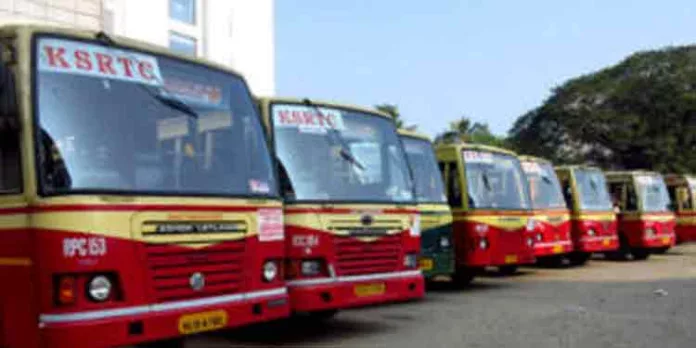 കഴിഞ്ഞ മാസത്തെ ശമ്പളം ലഭിക്കാത്തതിനെ തുടര്ന്ന് കെഎസ്ആർടിസി ജീവനക്കാർ നിരാഹാരസമരം ആരംഭിച്ചു കഴിഞ്ഞ മാസത്തെ ശമ്പളം ലഭിക്കാത്തതിനെ തുടര്ന്ന് കെഎസ്ആർടിസി ജീവനക്കാർ നിരാഹാരസമരം ആരംഭിച്ചു