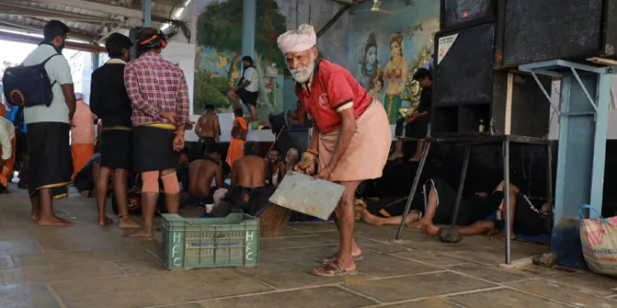 ഉടമ്പില് ഉയരിരിക്കും വരെയും അയ്യപ്പസ്വാമിക്ക് സേവ സെയ്യര്ത്ക്ക് നാന് വരുവേന്’ ഉടമ്പില് ഉയരിരിക്കും വരെയും അയ്യപ്പസ്വാമിക്ക് സേവ സെയ്യര്ത്ക്ക് നാന് വരുവേന്’