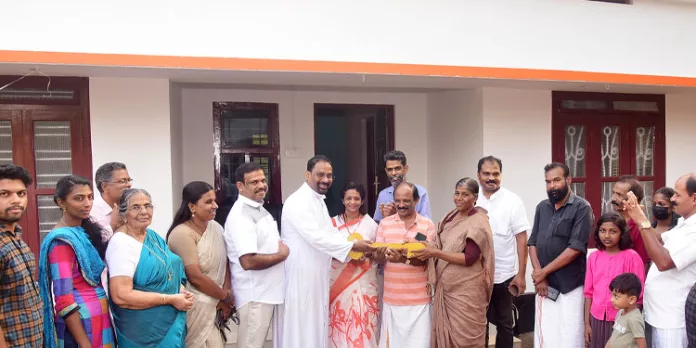ഡോ എം എസ് സുനിലിന്റെ 269 – മത് സ്നേഹഭവനം ജിസ്മരിയയുടെ ആറംഗ കുടുംബത്തിന് ഡോ എം എസ് സുനിലിന്റെ 269 – മത് സ്നേഹഭവനം ജിസ്മരിയയുടെ ആറംഗ കുടുംബത്തിന്