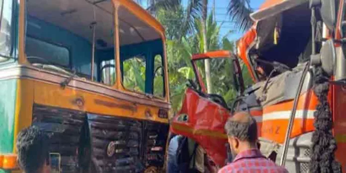 വെമ്പായത്ത് ഗ്യാസ് സിലിണ്ടർ കയറ്റി വന്ന വാഹനവും ടിപ്പർ ലോറിയും തമ്മിൽ കൂട്ടിയിടിച്ചു ; ഡ്രൈവറിന് ഗുരുതര പരിക്ക് വെമ്പായത്ത് ഗ്യാസ് സിലിണ്ടർ കയറ്റി വന്ന വാഹനവും ടിപ്പർ ലോറിയും തമ്മിൽ കൂട്ടിയിടിച്ചു ; ഡ്രൈവറിന് ഗുരുതര പരിക്ക്
