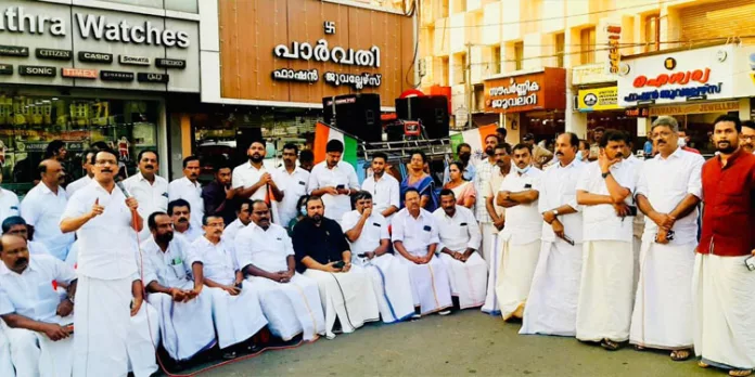 സജി ചെറിയാനെ വീണ്ടും മന്ത്രിയാക്കിയ നടപടി സിപിഎം-ബിജെപി രഹസ്യ അച്ചുതണ്ടിന്റെ തെളിവാണെന്ന് അഡ്വ. പഴകുളം മധു സജി ചെറിയാനെ വീണ്ടും മന്ത്രിയാക്കിയ നടപടി സിപിഎം-ബിജെപി രഹസ്യ അച്ചുതണ്ടിന്റെ തെളിവാണെന്ന് അഡ്വ. പഴകുളം മധു