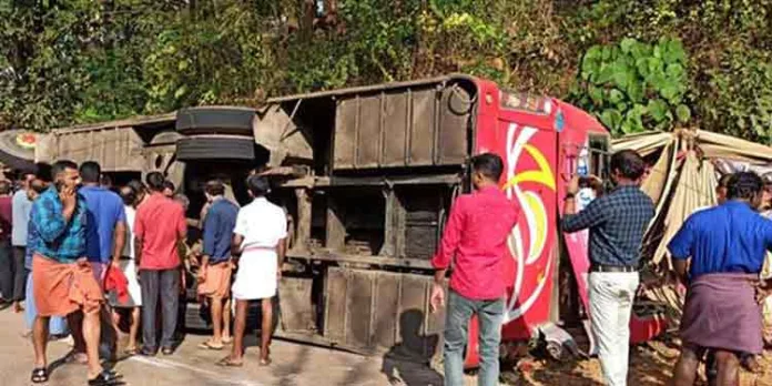 ഭാഭ ആറ്റോമിക റിസര്ച്ച് സെന്ററിലെ ശാസ്ത്രജ്ഞരും ഉദ്യോഗസ്ഥരും സഞ്ചരിച്ച ബസ് വൈദ്യുത തൂണിലിടിച്ച് മറിഞ്ഞു ഭാഭ ആറ്റോമിക റിസര്ച്ച് സെന്ററിലെ ശാസ്ത്രജ്ഞരും ഉദ്യോഗസ്ഥരും സഞ്ചരിച്ച ബസ് വൈദ്യുത തൂണിലിടിച്ച് മറിഞ്ഞു