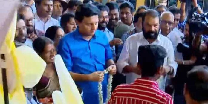 കലോത്സവത്തിന്റെ ആദ്യ സംഘം കോഴിക്കോടെത്തി കലോത്സവത്തിന്റെ ആദ്യ സംഘം കോഴിക്കോടെത്തി