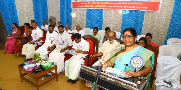 ക്ഷീരകര്ഷകര്ക്ക് വീട്ടുമുറ്റത്ത് എത്തി സേവനം നല്കുന്ന സംവിധാനം ഉടന് സജ്ജമാകും : മന്ത്രി ജെ. ചിഞ്ചുറാണി ക്ഷീരകര്ഷകര്ക്ക് വീട്ടുമുറ്റത്ത് എത്തി സേവനം നല്കുന്ന സംവിധാനം ഉടന് സജ്ജമാകും : മന്ത്രി ജെ. ചിഞ്ചുറാണി