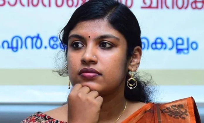 ചിന്താ ജെറോമിന്റെ പ്രബന്ധം പരിശോധിക്കാനൊരുങ്ങി കേരള സര്വകലാശാല ചിന്താ ജെറോമിന്റെ പ്രബന്ധം പരിശോധിക്കാനൊരുങ്ങി കേരള സര്വകലാശാല