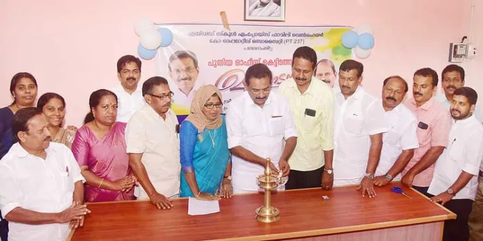 എയ്ഡഡ് സ്കൂൾ എംപ്ലോയിസ് സൊസൈറ്റിയുടെ പുതിയ ഓഫീസ് ആന്റോ ആന്റണി എംപി ഉദ്ഘാടനം ചെയ്തു എയ്ഡഡ് സ്കൂൾ എംപ്ലോയിസ് സൊസൈറ്റിയുടെ പുതിയ ഓഫീസ് ആന്റോ ആന്റണി എംപി ഉദ്ഘാടനം ചെയ്തു