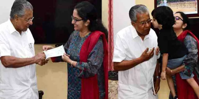 മികച്ച കളക്ടർക്ക് ലഭിച്ച അവാർഡ് തുക മുഖ്യമന്ത്രിയുടെ ദുരിതാശ്വാസ നിധിയിലേക്ക് കൈമാറി ദിവ്യ എസ് അയ്യർ മികച്ച കളക്ടർക്ക് ലഭിച്ച അവാർഡ് തുക മുഖ്യമന്ത്രിയുടെ ദുരിതാശ്വാസ നിധിയിലേക്ക് കൈമാറി ദിവ്യ എസ് അയ്യർ