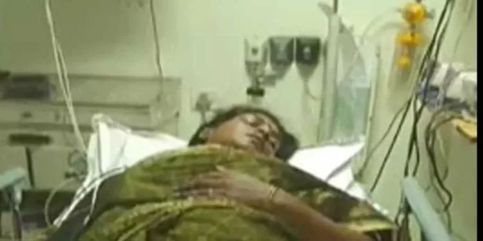 മരട് നഗരസഭ കൗൺസിൽ യോഗത്തിൽ കയ്യാങ്കളി ; വൈസ് ചെയർപേഴ്സൻ അഡ്വ.രശ്മി സനലിന് ഗുരുതരമായി പരിക്കേറ്റു മരട് നഗരസഭ കൗൺസിൽ യോഗത്തിൽ കയ്യാങ്കളി ; വൈസ് ചെയർപേഴ്സൻ അഡ്വ.രശ്മി സനലിന് ഗുരുതരമായി പരിക്കേറ്റു