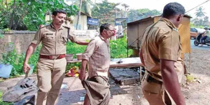 ഡിവൈ.എസ്.പി. ഓഫീസിന് സമീപം തട്ടുകടയില് വിദ്യാര്ഥികള്ക്ക് കഞ്ചാവ് വില്പ്പന ; കയ്യോടെ പൊക്കി പോലീസ് ഡിവൈ.എസ്.പി. ഓഫീസിന് സമീപം തട്ടുകടയില് വിദ്യാര്ഥികള്ക്ക് കഞ്ചാവ് വില്പ്പന ; കയ്യോടെ പൊക്കി പോലീസ്