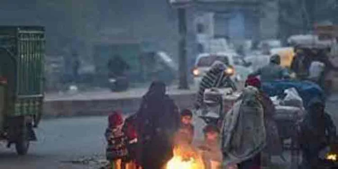 തണുത്ത് മരവിച്ച് ഡൽഹി ; മൂടൽമഞ്ഞ് ഇന്ദിരാഗാന്ധി എയർപോർട്ടിൽ കാഴ്ച്ച മറയ്ക്കുന്നു തണുത്ത് മരവിച്ച് ഡൽഹി ; മൂടൽമഞ്ഞ് ഇന്ദിരാഗാന്ധി എയർപോർട്ടിൽ കാഴ്ച്ച മറയ്ക്കുന്നു