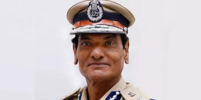 കുറ്റകൃത്യങ്ങളില് പ്രതികളായ പോലീസുകാരുടെ വിവരം ശേഖരിക്കാൻ സംസ്ഥാന പോലീസ് മേധാവിയുടെ നിർദേശം കുറ്റകൃത്യങ്ങളില് പ്രതികളായ പോലീസുകാരുടെ വിവരം ശേഖരിക്കാൻ സംസ്ഥാന പോലീസ് മേധാവിയുടെ നിർദേശം