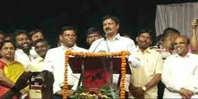 ‘ഒരു വോട്ടിന് 6000 രൂപ’; കർണാടകയിൽ പണം വാഗ്ദാനം ചെയ്ത് ബി.ജെ.പി നേതാവ് ‘ഒരു വോട്ടിന് 6000 രൂപ’; കർണാടകയിൽ പണം വാഗ്ദാനം ചെയ്ത് ബി.ജെ.പി നേതാവ്