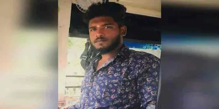 ടോറസ് ലോറിക്ക് മുകളിലേക്ക് മറ്റൊരു ടോറസ് മറിഞ്ഞ് ഡ്രൈവർ മരിച്ചു ടോറസ് ലോറിക്ക് മുകളിലേക്ക് മറ്റൊരു ടോറസ് മറിഞ്ഞ് ഡ്രൈവർ മരിച്ചു