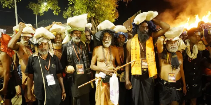 അമ്പലപ്പുഴ പേട്ടസംഘം അയ്യപ്പ ദര്ശനം നടത്തി അമ്പലപ്പുഴ പേട്ടസംഘം അയ്യപ്പ ദര്ശനം നടത്തി