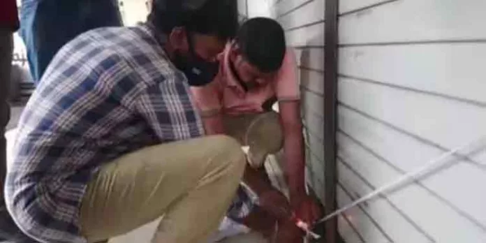 പറവൂരില് കുഴിമന്തി കഴിച്ച മൂന്ന് പേര് ആശുപത്രിയില് ; നഗരസഭയിലെ ആരോഗ്യവിഭാഗം അധികൃതരെത്തി ഹോട്ടല് അടപ്പിച്ചു പറവൂരില് കുഴിമന്തി കഴിച്ച മൂന്ന് പേര് ആശുപത്രിയില് ; നഗരസഭയിലെ ആരോഗ്യവിഭാഗം അധികൃതരെത്തി ഹോട്ടല് അടപ്പിച്ചു