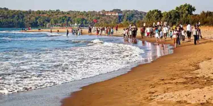 അനുമതി വാങ്ങാതെ മറ്റ് വിനോദസഞ്ചാരികള്ക്കൊപ്പം സെല്ഫിയെടുക്കരുത് ; നിര്ദേശവുമായി ഗോവ ടുറിസം വകുപ്പ് അനുമതി വാങ്ങാതെ മറ്റ് വിനോദസഞ്ചാരികള്ക്കൊപ്പം സെല്ഫിയെടുക്കരുത് ; നിര്ദേശവുമായി ഗോവ ടുറിസം വകുപ്പ്