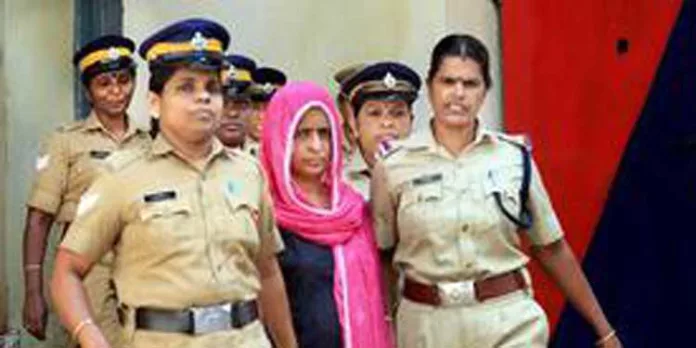 കൂടത്തായി റോയ് വധക്കേസ് ; കോഴിക്കോട് പ്രത്യേക കോടതി കുറ്റപത്രം വായിച്ചുകേള്പ്പിച്ചു കൂടത്തായി റോയ് വധക്കേസ് ; കോഴിക്കോട് പ്രത്യേക കോടതി കുറ്റപത്രം വായിച്ചുകേള്പ്പിച്ചു
