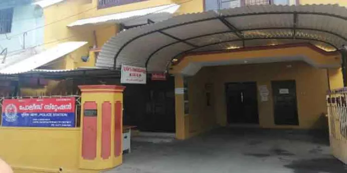 മൾട്ടി ലെവൽ മാർക്കറ്റിങ്ങിൻ്റെ പേരിൽ പണം തട്ടിയതായി വീട്ടമ്മമാരുടെ പരാതി ; കരമന പോലീസ് കേസെടുത്തു മൾട്ടി ലെവൽ മാർക്കറ്റിങ്ങിൻ്റെ പേരിൽ പണം തട്ടിയതായി വീട്ടമ്മമാരുടെ പരാതി ; കരമന പോലീസ് കേസെടുത്തു