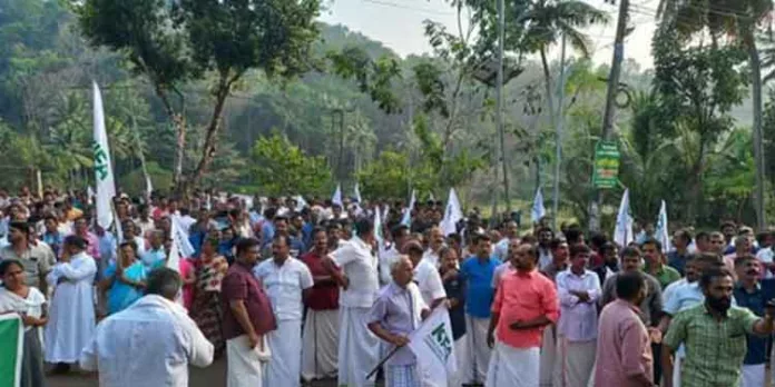 ബഫർസോണിനെതിരെ കർഷകരുടെ പ്രതിഷേധം ഏയ്ഞ്ചൽവാലിയിൽ നടന്നു ബഫർസോണിനെതിരെ കർഷകരുടെ പ്രതിഷേധം ഏയ്ഞ്ചൽവാലിയിൽ നടന്നു