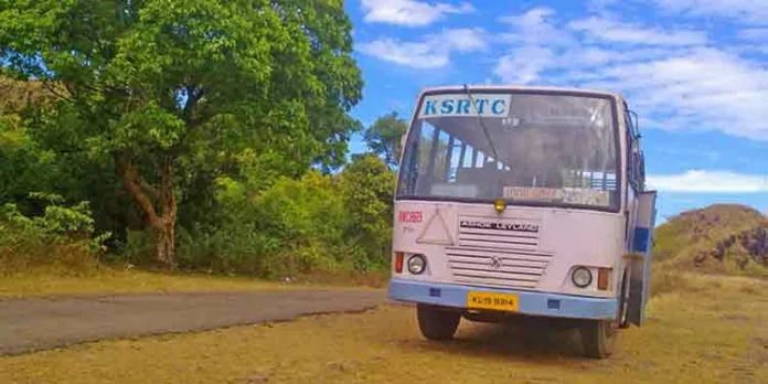 കെഎസ്ആര്ടിസിയുടെ ഗവി ഉല്ലാസയാത്ര ബസ് വഴിയില് കുടുങ്ങി കെഎസ്ആര്ടിസിയുടെ ഗവി ഉല്ലാസയാത്ര ബസ് വഴിയില് കുടുങ്ങി