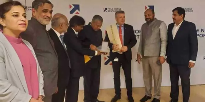 മുഖ്യമന്ത്രി പിണറായി വിജയന്റെയും സംഘത്തിന്റെയും നോർവേ സന്ദർശനത്തിനു ചെലവായത് 47 ലക്ഷം മുഖ്യമന്ത്രി പിണറായി വിജയന്റെയും സംഘത്തിന്റെയും നോർവേ സന്ദർശനത്തിനു ചെലവായത് 47 ലക്ഷം