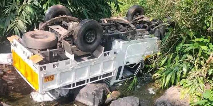 ബാലഗ്രാം മാമൂട്ടില് പിക്കപ്പ് വാന് മറിഞ്ഞ് രണ്ട് പേര്ക്ക് പരിക്ക് ബാലഗ്രാം മാമൂട്ടില് പിക്കപ്പ് വാന് മറിഞ്ഞ് രണ്ട് പേര്ക്ക് പരിക്ക്