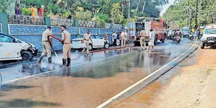 കോട്ടയം–കോഴഞ്ചേരി സംസ്ഥാനപാതയിൽ കാറുകൾ തമ്മിൽ കൂട്ടിയിടിച്ചു ; അപകടങ്ങൾ തുടർക്കഥയാകുന്നത് വാഹനയാത്രക്കാരെ ഭീതിയിലാക്കുന്നു കോട്ടയം–കോഴഞ്ചേരി സംസ്ഥാനപാതയിൽ കാറുകൾ തമ്മിൽ കൂട്ടിയിടിച്ചു ; അപകടങ്ങൾ തുടർക്കഥയാകുന്നത് വാഹനയാത്രക്കാരെ ഭീതിയിലാക്കുന്നു