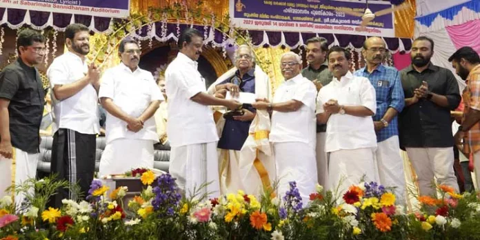 എല്ലാ മനുഷ്യരേയും ഒന്നായി കാണുന്ന ശബരിമല രാജ്യത്തിന് മാതൃക: മന്ത്രി കെ. രാധാകൃഷ്ണന് എല്ലാ മനുഷ്യരേയും ഒന്നായി കാണുന്ന ശബരിമല രാജ്യത്തിന് മാതൃക: മന്ത്രി കെ. രാധാകൃഷ്ണന്