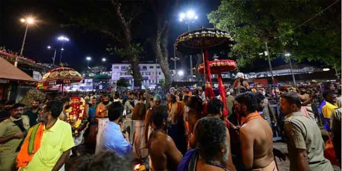 ശബരിമല നട ജനുവരി 20ന് അടക്കും ; ഭക്തർക്ക് പ്രവേശനം 19 വരെ മാത്രം ശബരിമല നട ജനുവരി 20ന് അടക്കും ; ഭക്തർക്ക് പ്രവേശനം 19 വരെ മാത്രം