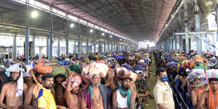 സന്നിധാനത്ത് അയ്യപ്പന്മാർക്ക് സുരക്ഷയൊരുക്കി കേരള പോലീസ് : വെർച്വൽ ക്യൂ കടന്നത് 37,348 അയ്യപ്പന്മാർ സന്നിധാനത്ത് അയ്യപ്പന്മാർക്ക് സുരക്ഷയൊരുക്കി കേരള പോലീസ് : വെർച്വൽ ക്യൂ കടന്നത് 37,348 അയ്യപ്പന്മാർ