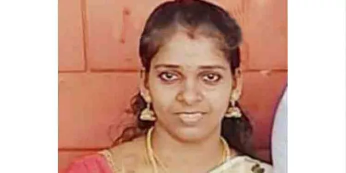 8 മാസം പ്രായമുള്ള കുഞ്ഞുമായി യുവതി കിണറ്റിൽചാടി ആത്മഹത്യ ചെയ്തു 8 മാസം പ്രായമുള്ള കുഞ്ഞുമായി യുവതി കിണറ്റിൽചാടി ആത്മഹത്യ ചെയ്തു