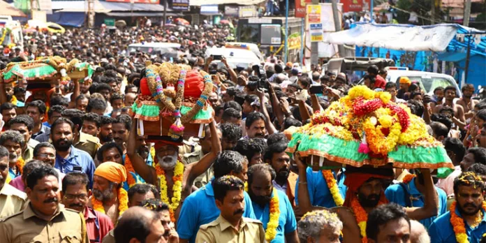 തിരുവാഭരണ ഘോഷയാത്ര നാളെ (ജനുവരി 12) പന്തളത്തുനിന്നും പുറപ്പെടും തിരുവാഭരണ ഘോഷയാത്ര നാളെ (ജനുവരി 12) പന്തളത്തുനിന്നും പുറപ്പെടും