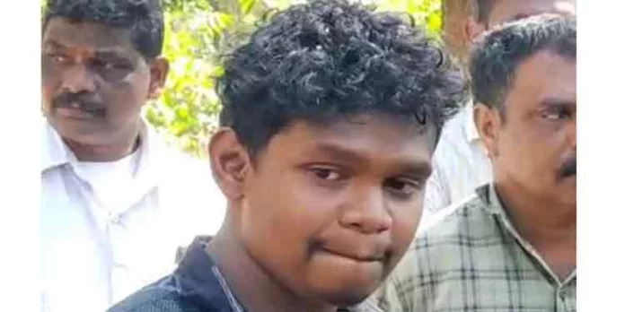 വയനാട്ടിൽ വീണ്ടും കടുവയുടെ ആക്രമണ ശ്രമം ; യുവാവ് രക്ഷപെട്ടത് തലനാരിഴക്ക് വയനാട്ടിൽ വീണ്ടും കടുവയുടെ ആക്രമണ ശ്രമം ; യുവാവ് രക്ഷപെട്ടത് തലനാരിഴക്ക്
