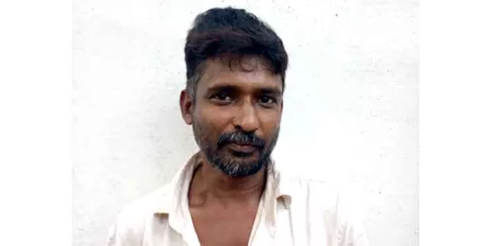 നാല്പ്പത് ഗ്രാം ഹാഷിഷ് ഓയിലുമായി പുല്ലാട്ട് ഒരാള് പിടിയില് നാല്പ്പത് ഗ്രാം ഹാഷിഷ് ഓയിലുമായി പുല്ലാട്ട് ഒരാള് പിടിയില്