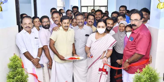 ആശുപത്രികളെ രോഗീ സൗഹൃദമാക്കുക ലക്ഷ്യം : മന്ത്രി വീണാ ജോര്ജ് പത്തനംതിട്ട ജനറല് ആശുപത്രിയുടെ നവീകരിച്ച പേ വാര്ഡ് നാടിനു സമര്പ്പിച്ചു ആശുപത്രികളെ രോഗീ സൗഹൃദമാക്കുക ലക്ഷ്യം : മന്ത്രി വീണാ ജോര്ജ് പത്തനംതിട്ട ജനറല് ആശുപത്രിയുടെ നവീകരിച്ച പേ വാര്ഡ് നാടിനു സമര്പ്പിച്ചു