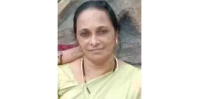 തൊടുപുഴ ചിറ്റൂരില് വിഷം ഉള്ളില്ച്ചെന്ന് വീട്ടമ്മ മരിച്ചു തൊടുപുഴ ചിറ്റൂരില് വിഷം ഉള്ളില്ച്ചെന്ന് വീട്ടമ്മ മരിച്ചു