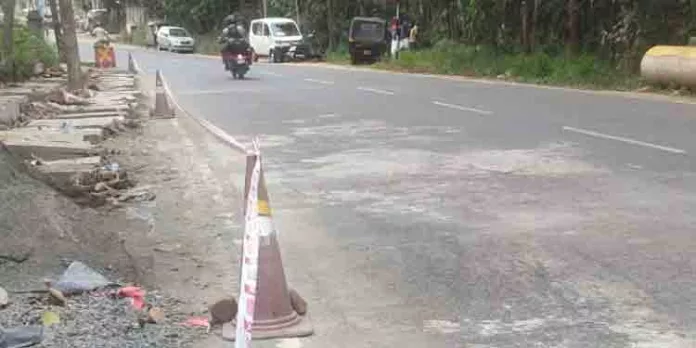 കുന്നേമുറി വാഹനാപകടം : നടപ്പാതയും റോഡും കയ്യേറി സ്ലാബ് സ്ഥാപിച്ച പൊതുമരാമത്ത് വകുപ്പ് ഉദ്യോഗസ്ഥർക്കെതിരെ നരഹത്യയ്ക്ക് കേസെടുക്കണം കുന്നേമുറി വാഹനാപകടം : നടപ്പാതയും റോഡും കയ്യേറി സ്ലാബ് സ്ഥാപിച്ച പൊതുമരാമത്ത് വകുപ്പ് ഉദ്യോഗസ്ഥർക്കെതിരെ നരഹത്യയ്ക്ക് കേസെടുക്കണം