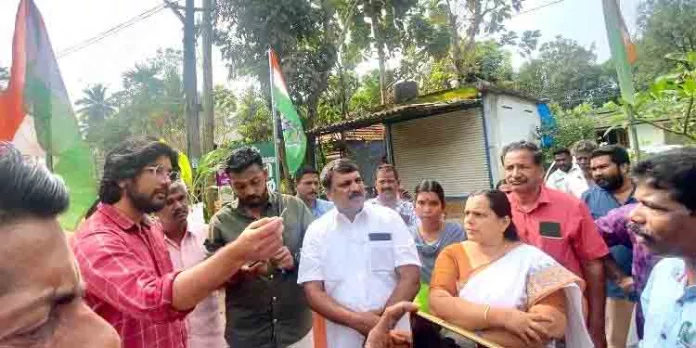 റോഡ് നന്നാക്കിയില്ല ; ഉദ്യോഗസ്ഥരെ വഴിയിൽ തടഞ്ഞ് പ്രതിഷേധിച്ച് കോൺഗ്രസ് റോഡ് നന്നാക്കിയില്ല ; ഉദ്യോഗസ്ഥരെ വഴിയിൽ തടഞ്ഞ് പ്രതിഷേധിച്ച് കോൺഗ്രസ്