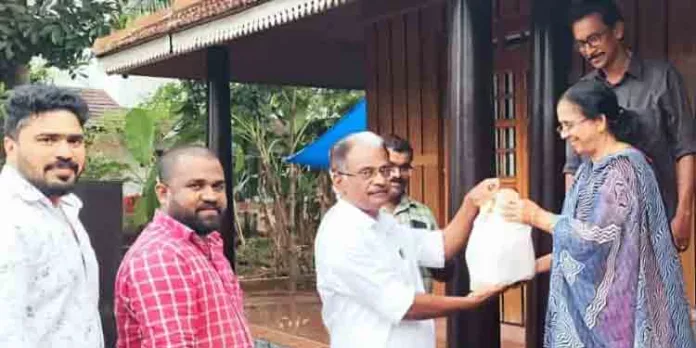 നീതി സൂപ്പർ മാർക്കറ്റ് ഹോം ഡെലിവറി പദ്ധതി ഉദ്ഘാടനം ചെയ്തു നീതി സൂപ്പർ മാർക്കറ്റ് ഹോം ഡെലിവറി പദ്ധതി ഉദ്ഘാടനം ചെയ്തു