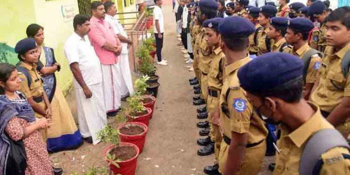 എസ്.പി.സി കേഡറ്റുകൾ പഴയ പ്രൈവറ്റ് ബസ് സ്റ്റാൻഡിൽ കമ്മ്യൂണിറ്റി പാർക്ക് നിർമ്മിച്ചു എസ്.പി.സി കേഡറ്റുകൾ പഴയ പ്രൈവറ്റ് ബസ് സ്റ്റാൻഡിൽ കമ്മ്യൂണിറ്റി പാർക്ക് നിർമ്മിച്ചു