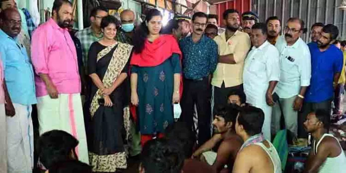 അന്യസംസ്ഥാന തൊഴിലാളികൾ തിങ്ങിക്കൂടി താമസിക്കുന്ന ലേബർ ക്യാമ്പില് മന്ത്രി വി.ശിവൻകുട്ടിയുടെ മിന്നൽ സന്ദർശനം അന്യസംസ്ഥാന തൊഴിലാളികൾ തിങ്ങിക്കൂടി താമസിക്കുന്ന ലേബർ ക്യാമ്പില് മന്ത്രി വി.ശിവൻകുട്ടിയുടെ മിന്നൽ സന്ദർശനം
